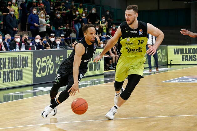 20 Matchday of the easyCredit BBL Basketball Bundesliga at Oberfrankenhalle in Bayreuth Season 2021 2022 Medi Bayreuth vs Hamburg Towers Martynas Sajus Medi Bayreuth 19 right Jaylon Brown Hamburg Towers 0 left