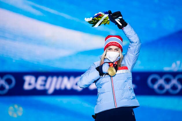 220206 Therese Johaug of Norway celebrates at the medal ceremony for women s cross country skiing skiathlon during day 2 of the 2022 Winter Olympics on February 6, 2022 in Zhangjiakou Photo Joel Marklund BILDBYRAN kod JM JM0272 bbeng olympic games olympics winter olympics os ol olympiska spel vinter Olympic Games Beijing Beijing 2022 Beijing 2022 Beijing 2022 Olympic Games Beijing 2022 Winter Olympic Games Beijing Os Beijing Olympic Winter Olympic Medal Medal Ceremony,  Copyright: JOELxMARKLUND BB220206JM030