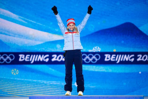 220206 Therese Johaug of Norway celebrates at the medal ceremony for women s cross country skiing skiathlon during day 2 of the 2022 Winter Olympics on February 6, 2022 in Zhangjiakou Photo Joel Marklund BILDBYRAN kod JM JM0272 bbeng olympic games olympics winter olympics os ol olympiska spel vinter Olympic Games Beijing Beijing 2022 Beijing 2022 Beijing 2022 Olympic Games Beijing 2022 Winter Olympic Games Beijing Os Beijing Olympic Winter Olympic Medal Medal Ceremony,  Copyright: JOELxMARKLUND BB220206JM031