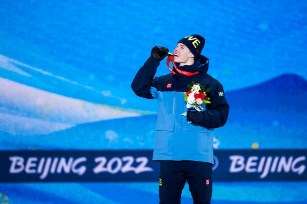 220206 Walter Wallberg of Sweden celebrates with his gold medal at the medal ceremony for men s moguls during day 2 of the 2022 Winter Olympics on February 6, 2022 in Zhangjiakou Photo Joel Marklund BILDBYRAN kod JM JM0272 bbeng olympic games olympics winter olympics os ol olympiska spel winter os olympics peking peking Beijing 2022 beijing 2022 beijing 2022 olympic games beijing 2022 winter olympic games beijing os beijing ol winter ol medal ceremony medal ceremony medal ceremony sweden jubilee gold,  Copyright: JOELxMARKLUND BB220206JM053