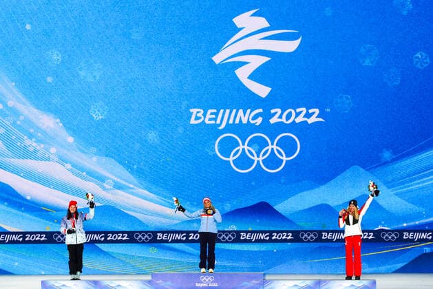 OLYMPICS - Winter Olympic Games, Olympische Spiele, Olympia, OS Beijing 2022 ZHANGJIAKOU,CHINA,06.FEB.22 - OLYMPICS, NORDIC SKIING, CROSS COUNTRY SKIING - Winter Olympic Games Beijing 2022, skiathlon, ladies, award ceremony. Image shows the rejoicing of Natalia Nepryaeva (RUS), Therese Johaug (NOR) and Teresa Stadlober (AUT). GEPAxpictures xMaticxKlansek