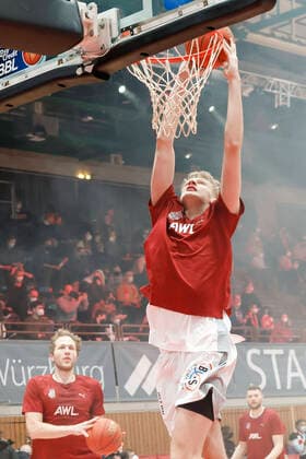 erstmals im Bamberger Aufgebot dabei: Jannis Sonnefeld (Brose Bamberg, 14) s.oliver Würzburg Wuerzburg - Brose Bamberg - easyCredit-BBL - Basketball Bundesliga Saison 2021 22 Spieltag 20, 06.02.2022 Würzburg, tectake ARENA Copyright: DanielxLöb