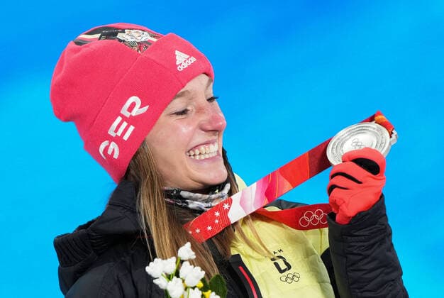 (220206) -- ZHANGJIAKOU, Feb. 6, 2022 -- Silver medalist Katharina Althaus of Germany looks at her medal at the awarding ceremony of the Ski jumping, Skispringen, Ski, nordisch Women s Normal Hill Individual at the Zhangjiakou Medals Plaza of the Winter Olympics in Zhangjiakou, north China s Hebei Province, Feb. 6, 2022. ) (BEIJING2022)CHINA-ZHANGJIAKOU-OLYMPIC Winter games, Winterspiele,Spiele, Summer games AWARDING CEREMONY (CN) PengxZiyang 