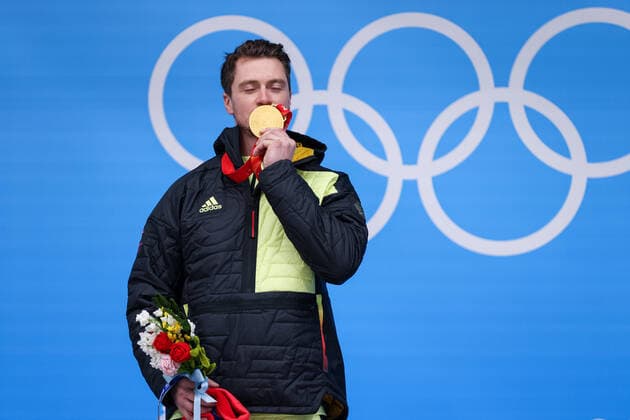OLYMPICS - Winter Olympic Games, Olympische Spiele, Olympia, OS Beijing 2022 YANQING,CHINA,06.FEB.22 - OLYMPICS, LUGE - Winter Olympic Games Beijing 2022, singles, men, award cermony. Image shows the rejoicing of Johannes Ludwig (GER). Keywords: medal.  GEPAxpictures xDanielxGoetzhaber