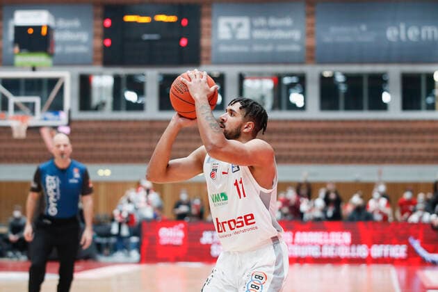06 02 2022, s Oliver Wuerzburg vs Brose Bamberg, easyCredit BBL, matchday 20, GER, Wuerzburg, tectake ARENA, picture Marvin Omuvwie Brose Bamberg Copyright: HMBxMedia xJulienxBecker