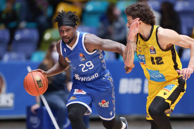Fraport Skyliners MHP Riesen Ludwigsburg, easyCredit BBL Will Cherry Fraport Skyliners, 29 vs Jonah Radebaugh Ludwigsburg, 12 easyCredit BBL basketball match between Fraport Skyliners and MHP Riesen Ludwigsburg on February 6, 2022 at Ballsporthalle in Frankfurt am Main , Frankfurt am Main Hesse Germany Ballsporthalle