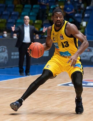 06 02 2022, xsltx, Basketball BBL Bundesliga, Frankfurt Skyliners MHP Riesen Ludwigsburg emspor, v l Yorman Polas Bartolo SF MHP Riesen Ludwigsburg DFL DFB REGULATES PROHIBIT ANY USE OF PHOTOGRAPHS as IMAGE SEQUENCES and or QUASI VIDEO Frankfurt am Main