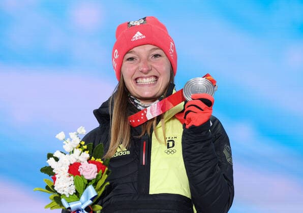 (220206) -- ZHANGJIAKOU, Feb. 6, 2022 -- Silver medalist Katharina Althaus of Germany poses for a photo during the awarding ceremony of the Ski jumping, Skispringen, Ski, nordisch Women s Normal Hill Individual at the Zhangjiakou Medals Plaza of the Winter Olympics in Zhangjiakou, north China s Hebei Province, Feb. 6, 2022. ) (BEIJING2022)CHINA-ZHANGJIAKOU-OLYMPIC Winter games, Winterspiele,Spiele, Summer games AWARDING CEREMONY (CN) DingxTing 