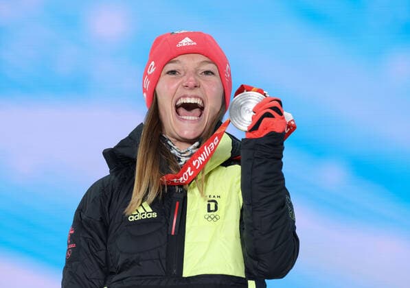 (220206) -- ZHANGJIAKOU, Feb. 6, 2022 -- Silver medalist Katharina Althaus of Germany poses for a photo during the awarding ceremony of the Ski jumping, Skispringen, Ski, nordisch Women s Normal Hill Individual at the Zhangjiakou Medals Plaza of the Winter Olympics in Zhangjiakou, north China s Hebei Province, Feb. 6, 2022. ) (BEIJING2022)CHINA-ZHANGJIAKOU-OLYMPIC Winter games, Winterspiele,Spiele, Summer games AWARDING CEREMONY (CN) DingxTing 