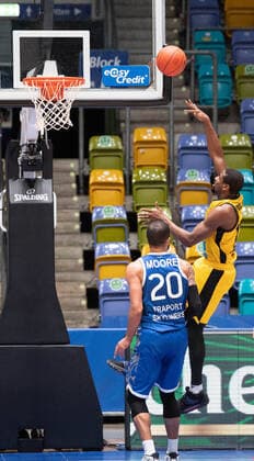 06.02.2022, xsltx, Basketball BBL Bundesliga, Frankfurt Skyliners - MHP Riesen Ludwigsburg emspor, v.r. Yorman Polas Bartolo - SF (MHP Riesen Ludwigsburg) trifft für Ludwigsburg (DFL DFB REGULATIONS PROHIBIT ANY USE OF PHOTOGRAPHS as IMAGE SEQUENCES and or QUASI-VIDEO) Frankfurt am Main