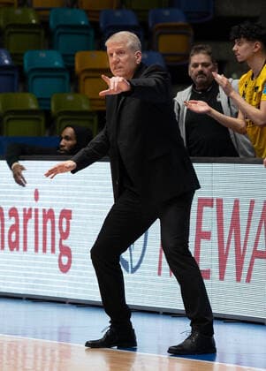 06 02 2022, xsltx, Basketball BBL Bundesliga, Frankfurt Skyliners MHP Riesen Ludwigsburg emspor, v l MHP Coach John Patrick DFL DFB REGULATES PROHIBIT ANY USE OF PHOTOGRAPHS as IMAGE SEQUENCES and or QUASI VIDEO Frankfurt am Main
