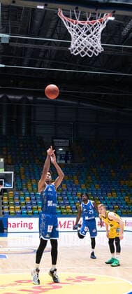 06 02 2022, xsltx, Basketball BBL Bundesliga, Frankfurt Skyliners MHP Riesen Ludwigsburg emspor, v l free throw Brancou Badio point guard Fraport Skyliners DFL DFB REGULATIONS PROHIBIT ANY USE OF PHOTOGRAPHS as IMAGE SEQUENCES and or QUASI VIDEO Frankfurt am Main