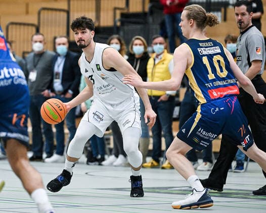06 02 2022, xpsx, Basketball 2 Bundesliga Pro B, White Wings Hanau SV Oberhaching Tropics v l Stefan Vasovic Hanau , Moritz Noeres Oberhaching Hanau Hesse Germany DEU