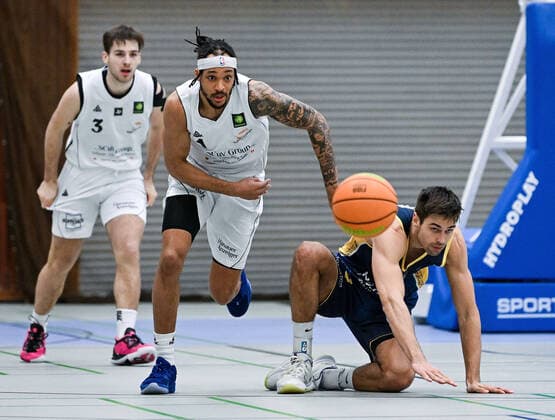 06 02 2022, xpsx, Basketball 2 Bundesliga Pro B, White Wings Hanau SV Oberhaching Tropics v l Dewrell Tisdale Jr Hanau Hanau Hesse Germany DEU