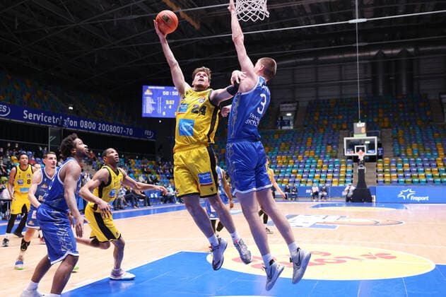 Fraport Skyliners MHP Riesen Ludwigsburg, easyCredit BBL Ethan Happ Ludwigsburg, 24 vs Matt Haarms Fraport Skyliners, 3 easyCredit BBL basketball match between Fraport Skyliners and MHP Riesen Ludwigsburg on February 6, 2022 at Ballsporthalle in Frankfurt am Main , Frankfurt am Main Hesse Germany Ballsporthalle