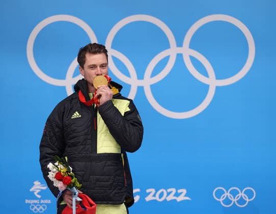 (220206) -- BEIJING, Feb. 6, 2022 -- Gold medallist Germany s Johannes Ludwig celebrates during the awarding ceremony after Men s Singles Run of luge event at the Yanqing National Sliding Centre in Yanqing district of Beijing, capital of China, Feb. 6, 2022. ) (BEIJING2022)CHINA-BEIJING-YANQING-OLYMPIC Winter games, Winterspiele,Spiele, Summer games LUGE-MEN S SINGLES-FINAL(CN) YaoxJianfeng 