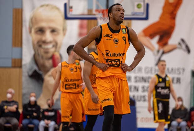 Quatsrrius Wilson (Wiha Panthers Schwenningen, 9)¨¨WIHA Panthers Schwenningen vs. Tigers Tuebingen, 2. Basketball, Bundesliga, Pro A, Barmer 2 Basketball, Spieltag 23, Spielzeit 2021 2022, 06.02.2022, ¨¨ Wiha Panthers Schwenningen - Tigers Tuebingen, Basketball, 2. Bundesliga, Barmer 2 Basketball, Spieltag 23, Spielzeit 2021 2022, 06.02.2022 Schwenningen Copyright: xDennisxDuddek xEibnerxPressefotox EP_DDK
