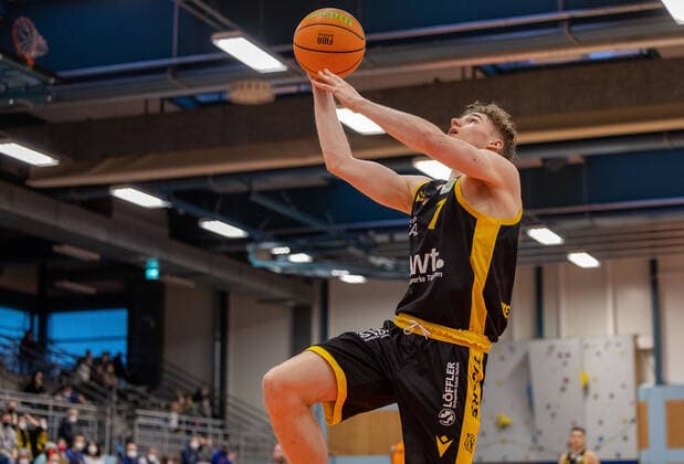 Timo Lanmueller (Tigers Tuebingen, 7)¨¨WIHA Panthers Schwenningen vs. Tigers Tuebingen, 2. Basketball, Bundesliga, Pro A, Barmer 2 Basketball, Spieltag 23, Spielzeit 2021 2022, 06.02.2022, ¨¨ Wiha Panthers Schwenningen - Tigers Tuebingen, Basketball, 2. Bundesliga, Barmer 2 Basketball, Spieltag 23, Spielzeit 2021 2022, 06.02.2022 Schwenningen Copyright: xDennisxDuddek xEibnerxPressefotox EP_DDK