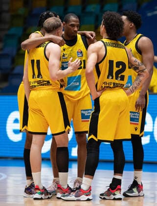 06.02.2022, xsltx, Basketball BBL Bundesliga, Frankfurt Skyliners - MHP Riesen Ludwigsburg emspor, v.l. Ludwigsburger Fünf (DFL DFB REGULATIONS PROHIBIT ANY USE OF PHOTOGRAPHS as IMAGE SEQUENCES and or QUASI-VIDEO) Frankfurt am Main
