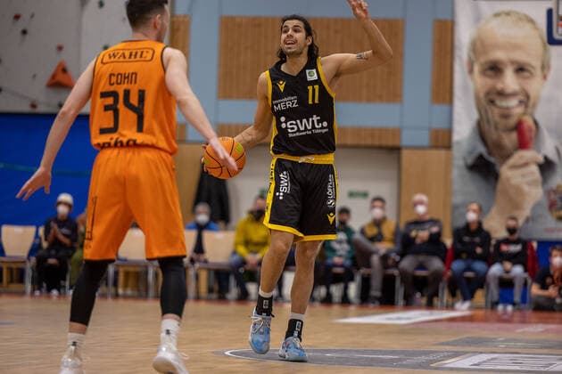 Erol Ersek (Tigers Tuebingen, 11)¨¨WIHA Panthers Schwenningen vs. Tigers Tuebingen, 2. Basketball, Bundesliga, Pro A, Barmer 2 Basketball, Spieltag 23, Spielzeit 2021 2022, 06.02.2022, ¨¨ Wiha Panthers Schwenningen - Tigers Tuebingen, Basketball, 2. Bundesliga, Barmer 2 Basketball, Spieltag 23, Spielzeit 2021 2022, 06.02.2022 Schwenningen Copyright: xDennisxDuddek xEibnerxPressefotox EP_DDK