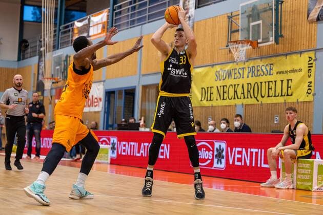 Ryan Mikesell (Tigers Tuebingen, 33)¨¨WIHA Panthers Schwenningen vs. Tigers Tuebingen, 2. Basketball, Bundesliga, Pro A, Barmer 2 Basketball, Spieltag 23, Spielzeit 2021 2022, 06.02.2022, ¨¨ Wiha Panthers Schwenningen - Tigers Tuebingen, Basketball, 2. Bundesliga, Barmer 2 Basketball, Spieltag 23, Spielzeit 2021 2022, 06.02.2022 Schwenningen Copyright: xDennisxDuddek xEibnerxPressefotox EP_DDK