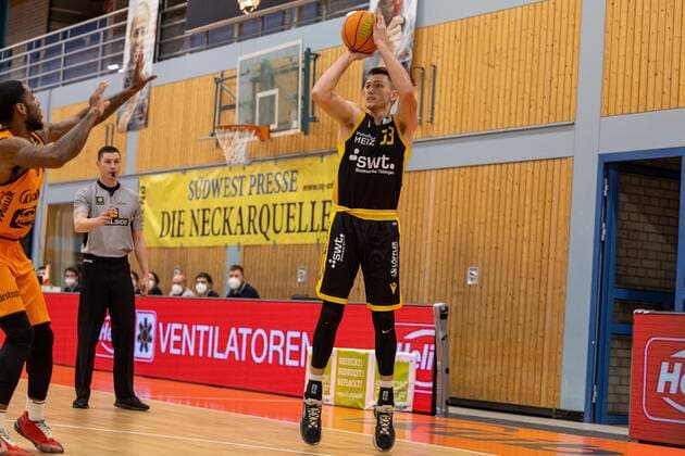 Ryan Mikesell (Tigers Tuebingen, 33)¨¨WIHA Panthers Schwenningen vs. Tigers Tuebingen, 2. Basketball, Bundesliga, Pro A, Barmer 2 Basketball, Spieltag 23, Spielzeit 2021 2022, 06.02.2022, ¨¨ Wiha Panthers Schwenningen - Tigers Tuebingen, Basketball, 2. Bundesliga, Barmer 2 Basketball, Spieltag 23, Spielzeit 2021 2022, 06.02.2022 Schwenningen Copyright: xDennisxDuddek xEibnerxPressefotox EP_DDK