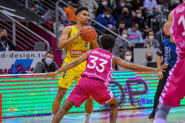 easyCredit BBL, Telekom Baskets Bonn vs Alba Berlin, 06 02 2022 Maodo Lo Alba Berlin, 0 , Parker Jackson Cartwright Telekom Baskets Bonn, 33 , easyCredit BBL, Telekom Baskets Bonn vs Alba Berlin on 06 02 2022 at Telekom Dome Bonn, Bonn Nordrhein Westfalen Copyright: xBEAUTIFULxSPORTS Mueller-Laschetx