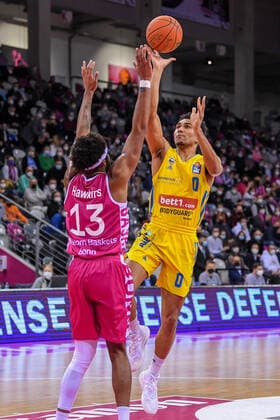 easyCredit BBL, Telekom Baskets Bonn vs Alba Berlin, 06 02 2022 Maodo Lo Alba Berlin, 0 , Javontae Hawkins Telekom Baskets Bonn, 13 , easyCredit BBL, Telekom Baskets Bonn vs Alba Berlin on 06 02 2022 at Telekom Dome Bonn, Bonn Nordrhein Westfalen Copyright: xBEAUTIFULxSPORTS Mueller-Laschetx