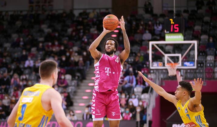 Justin Gorham Telekom Baskets Bonn vs LBA BERLIN easyCredit BBL 1 Bundesliga , 2021 2022 season , Hauptrunde 20 Spieltag