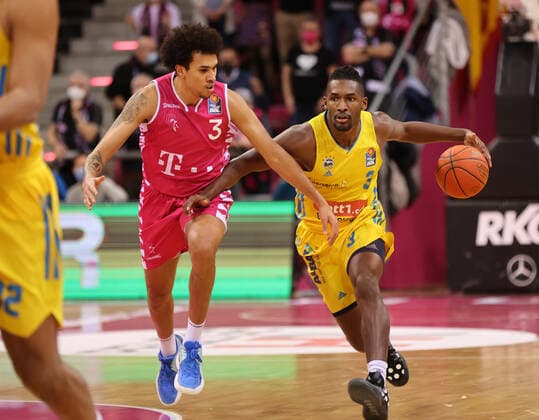 Bonn, Germany 06 02 2022, Basketball Bundesliga, 20 Matchday, BBL, Telekom Baskets Bonn vs Alba Berlin, Tyson Ward Bonn , Jaleen Smith Alba
