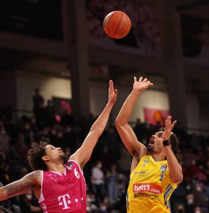 Bonn, Germany 06 02 2022, Basketball Bundesliga, 20 Matchday, BBL, Telekom Baskets Bonn vs Alba Berlin, Michael Kessens Bonn , Oscar da Silva Alba