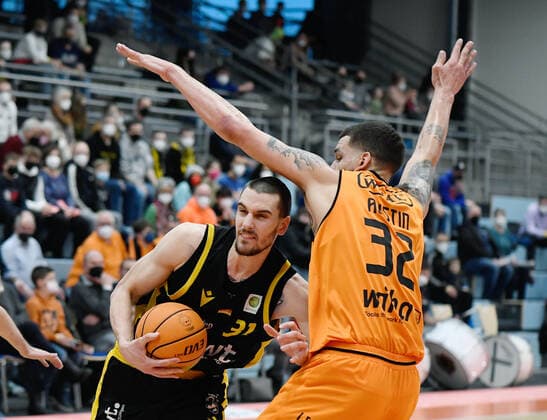 Basketball 2 Bundesliga 2020 2021 23 Matchday 06 02 2022 wiha Panthers Schwenningen Tigers Tuebingen Daniel Keppeler purl, Tigers vs. Waverly Austin rh, Schwenningen