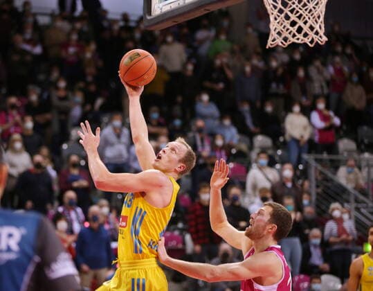Saulius Kulvietis Telekom Baskets Bonn vs Luke Sikma ALBA BERLIN easyCredit BBL 1 Bundesliga , 2021 2022 season , Main Round 20 match day