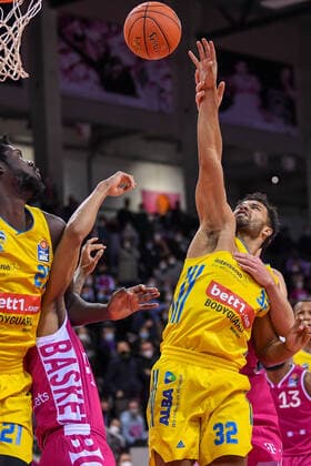 easyCredit BBL, Telekom Baskets Bonn vs Alba Berlin, 06 02 2022 Johannes Thiemann Alba Berlin, 32 , easyCredit BBL, Telekom Baskets Bonn vs Alba Berlin on 06 02 2022 at the Telekom Dome Bonn, Bonn North Rhine Westphalia Copyright: xBEAUTIFULxSPORTS Mueller-Laschetx