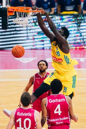 Bonn, Telekom BasketsDome, 06 02 22 Christ Koumadje Berlin with a dunk in the basketball match of the 1 Bundesliga Telekom Baskets Bonn vs Alba Berlin
