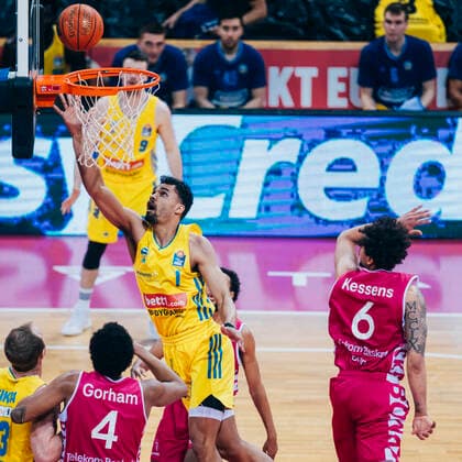 Bonn, Telekom BasketsDome, 06 02 22 Oscar da Silva Berlin with a basket shot during the basketball match of the 1 Bundesliga Telekom Baskets Bonn vs Alba Berlin