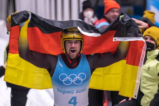 06.02.2022, National Sliding Centre, Yanqing, CHN, Olympische Winterspiele, Peking 2022, Rodeln, Einsitzer, Herren, 4. Lauf, im Bild Goldmedaillengewinner und Olympiasieger Felix Loch (GER) Gold medalist and Olympic champion Felix Loch during the 4th run of men Luge single seater competition for the Winter Olympic Games, Olympische Spiele, Olympia, OS Beijing 2022. National Sliding Centre in Yanqing, China on 2022 02 06. Expa Yanqing *** 06 02 2022, National Sliding Centre, Yanqing, CHN, Winter Olympic Games, Beijing 2022, Luge, single seater, men, 4 run, in picture gold medalist and Olympic champion Felix Loch GER Gold medalist and Olympic champion Felix Loch during the 4th run of men Luge single seater competition for the Winter Olympic Games Beijing 2022 National Sliding Centre in Yanqing, China on 2022 02 06 Expa Yanqing  EP_gro