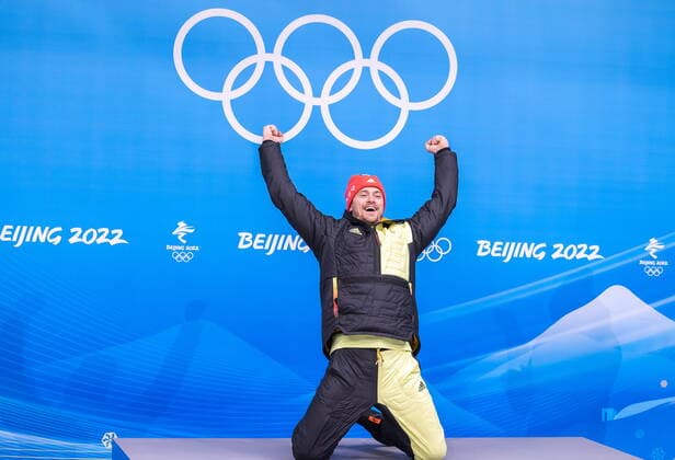 06 02 2022, National Sliding Centre, Yanqing, CHN, Winter Olympic Games, Beijing 2022, luge, single seater, men, medal ceremony, in picture gold medalist and Olympic champion Felix Loch GER Gold medalist and Olympic champion Felix Loch during the Medal Award Ceremony of men Luge single seater competition for the Winter Olympic Games Beijing 2022 National Sliding Centre in Yanqing, China on 2022 02 06 Expa Yanqing EP_gro