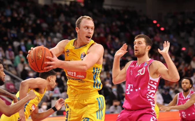 Bonn, Germany 06 02 2022, Basketball Bundesliga, 20 Matchday, BBL, Telekom Baskets Bonn vs Alba Berlin, Luke Sikma Alba , Saulius Kulvietis Bonn