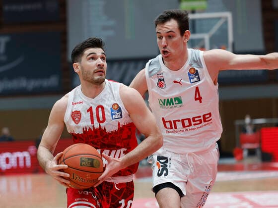 06 02 2022, Basketball, BBL, s Oliver Wuerzburg Brose Bamberg, GER, Wuerzburg, tectake Arena Picture from left Luciano Parodi s Oliver Wuerzburg and Omar Prewitt Brose Bamberg Copyright: HMBxMedia xHeikoxBecker