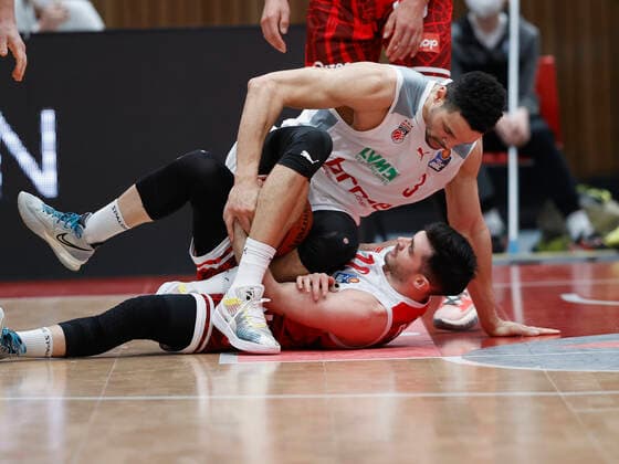 06 02 2022, Basketball, BBL, s Oliver Wuerzburg Brose Bamberg, GER, Wuerzburg, tectake Arena Picture from left Dominic Lockhart Brose Bamberg and Luciano Parodi s Oliver Wuerzburg Copyright: HMBxMedia xHeikoxBecker