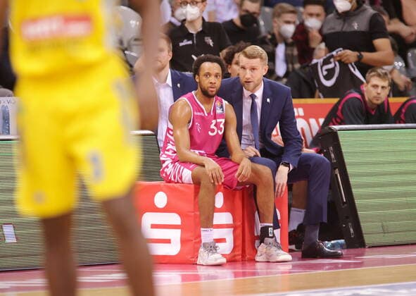 Coach Tuomas Iisalo, Parker Jackson Cartwright Telekom Baskets Bonn vs ALBA BERLIN easyCredit BBL 1 Bundesliga , 2021 2022 season , Hauptrunde 20 Spieltag