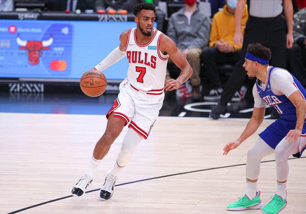 CHICAGO, IL - FEBRUARY 06: Chicago Bulls Guard Troy Brown Jr. (7) dribbles the ball in action during a NBA, Basketball Herren, USA game between the Philadelphia 76ers and the Chicago Bulls on February 6, 2022 at the United Center in Chicago, IL. (Photo by Melissa Tamez Icon Sportswire) NBA: FEB 06 76ers at Bulls Icon22020609