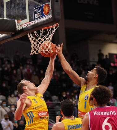 Bonn, Germany 06 02 2022, Basketball Bundesliga, 20 Matchday, BBL, Telekom Baskets Bonn vs Alba Berlin, Luke Sikma Alba , Oscar da Silva Alba in action