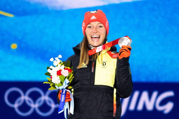 OLYMPICS - Winter Olympic Games, Olympische Spiele, Olympia, OS Beijing 2022 ZHANGJIAKOU,CHINA,06.FEB.22 - OLYMPICS, NORDIC SKIING, Ski jumping, Skispringen, Ski, nordisch - Winter Olympic Games Beijing 2022, normal hill, ladies, award ceremony. Image shows the rejoicing of Katharina Althaus (GER). Keywords: medal.  GEPAxpictures xMaticxKlansek