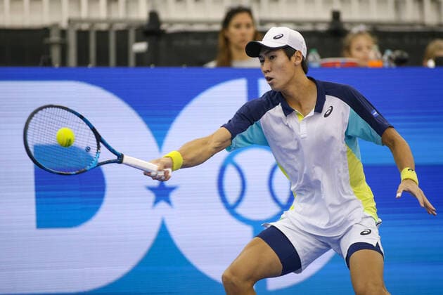 Tennis, ATP-Turnier in Dallas DALLAS, TX - FEBRUARY 06: Yosuke Watanuki (JPN) hits a forehand during the qualifying round of the Dallas Open on February 6, 2022 at the Styslinger Altec Tennis Complex in Dallas, TX. (Photo by George Walker Icon Sportswire) TENNIS: FEB 06 Dallas Open Icon22020629