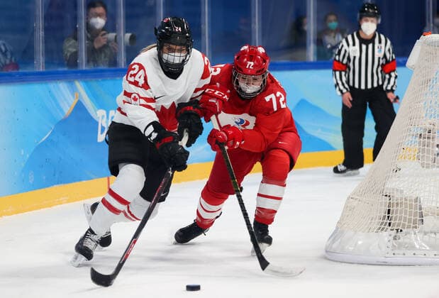 BEIJING, CHINA - FEBRUARY 7, 2022: Natalie Spooner (L) of Canada and Anna Savonina of the ROC Team fight for the puck in their women s Group A Ice hockey, Eishockey match at the 2022 Winter Olympic Games, Olympische Spiele, Olympia, OS at the Wukesong Sports Centre. Anton Novoderezhkin TASS  TS121B0B