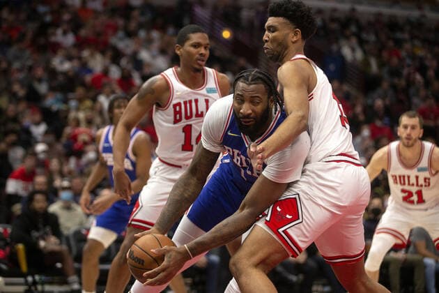 February 6, 2022: Chicago Bulls center Tony Bradley (13) guards Philadelphia 76ers center Andre Drummond (1) during the third quarter on Sunday, Feb. 6, 2022, at the United Center in Chicago. The Bulls lost the game 119-208. - ZUMAm67_ 0150045017st Copyright: xErinxHooleyx
