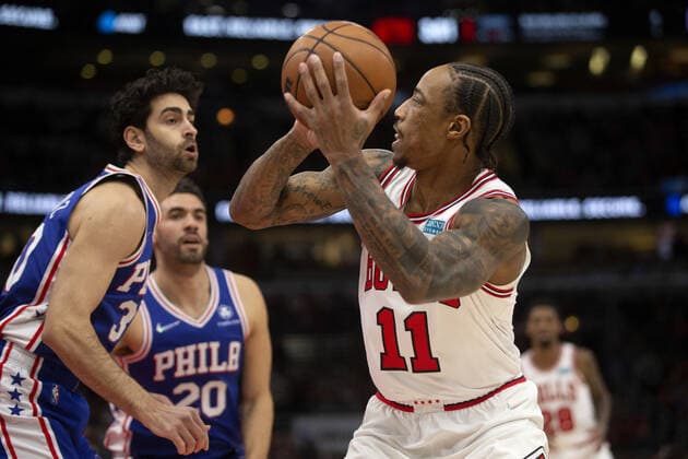 February 6, 2022: Chicago Bulls forward DeMar DeRozan (11) takes a shot during the first quarter against the Philadelphia 76ers Sunday, Feb. 6, 2022, at the United Center in Chicago. - ZUMAm67_ 0150054494st Copyright: xErinxHooleyx