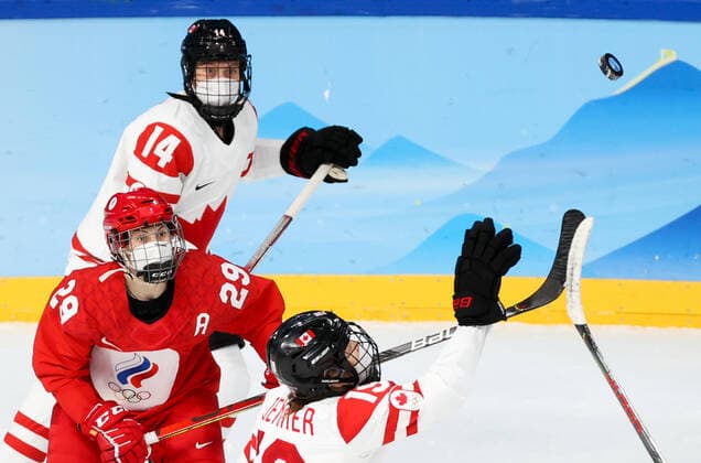 Beijing 2022, ice hockey women, Canada - ROC, players wear corona mouth nas during the game